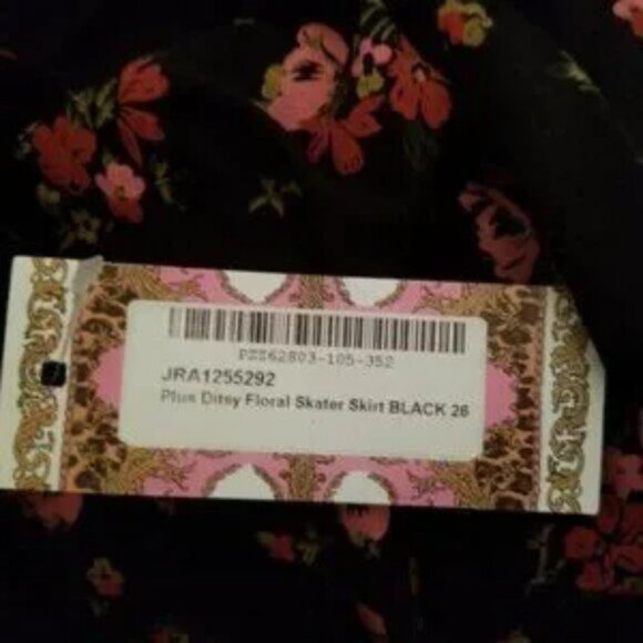 BOOHOO PLUS floral skater skirt with elastic waist size 22 - Picture 7 of 7